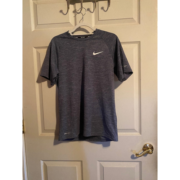 Nike Upf  Hydroguard Swim Shirt - Picture 2 of 5